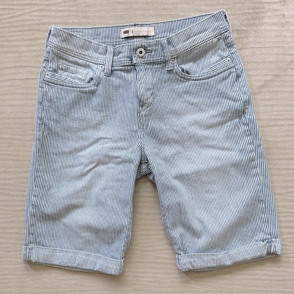 Women’s Levi’s Shorts Size 4 - Picture 1 of 5
